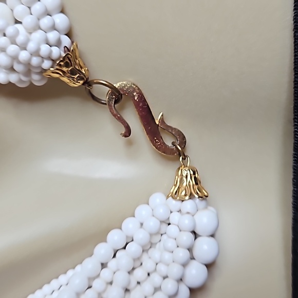 WHITE MULTI-STRAND NECKLACE - Picture 4 of 5